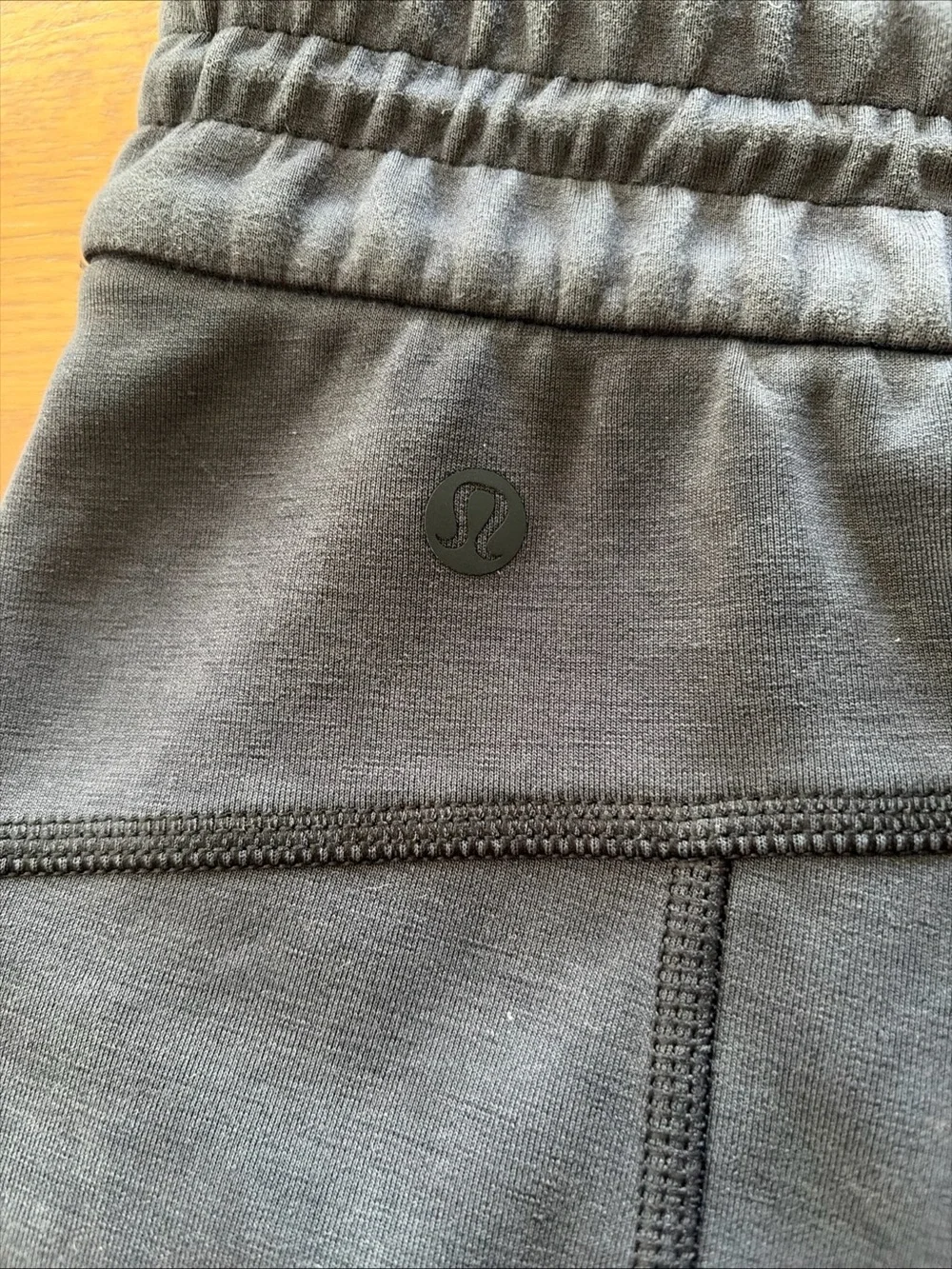 Lululemon Softstreme High-Rise Shorts 6 Black Pockets 4